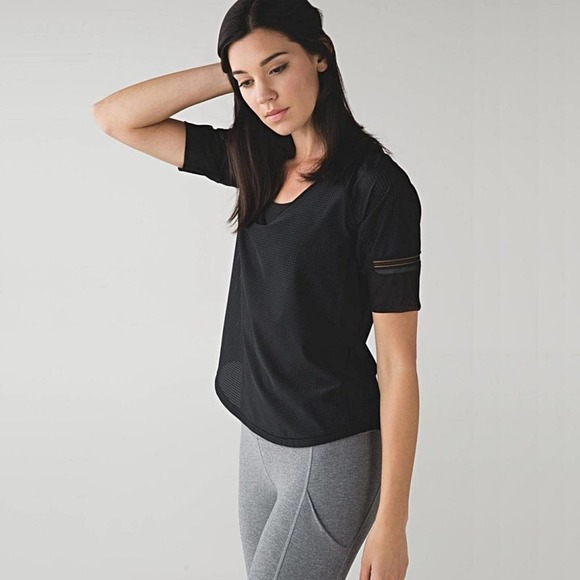 lululemon athletica Tops - Lululemon Var-City Sheer Mesh V-Neck 1/2 Sleeve Tee in Black